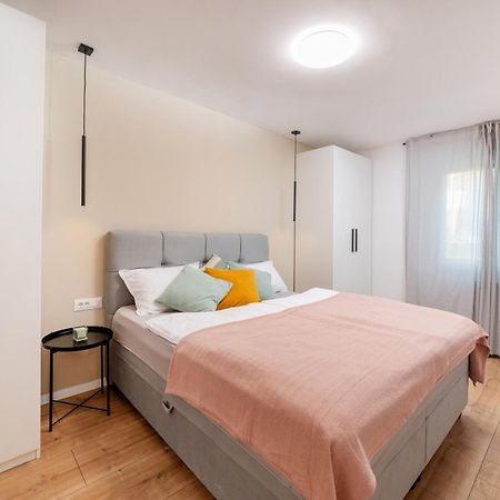 Cro.Lo Modern Retreat Apartment Split Bagian luar foto